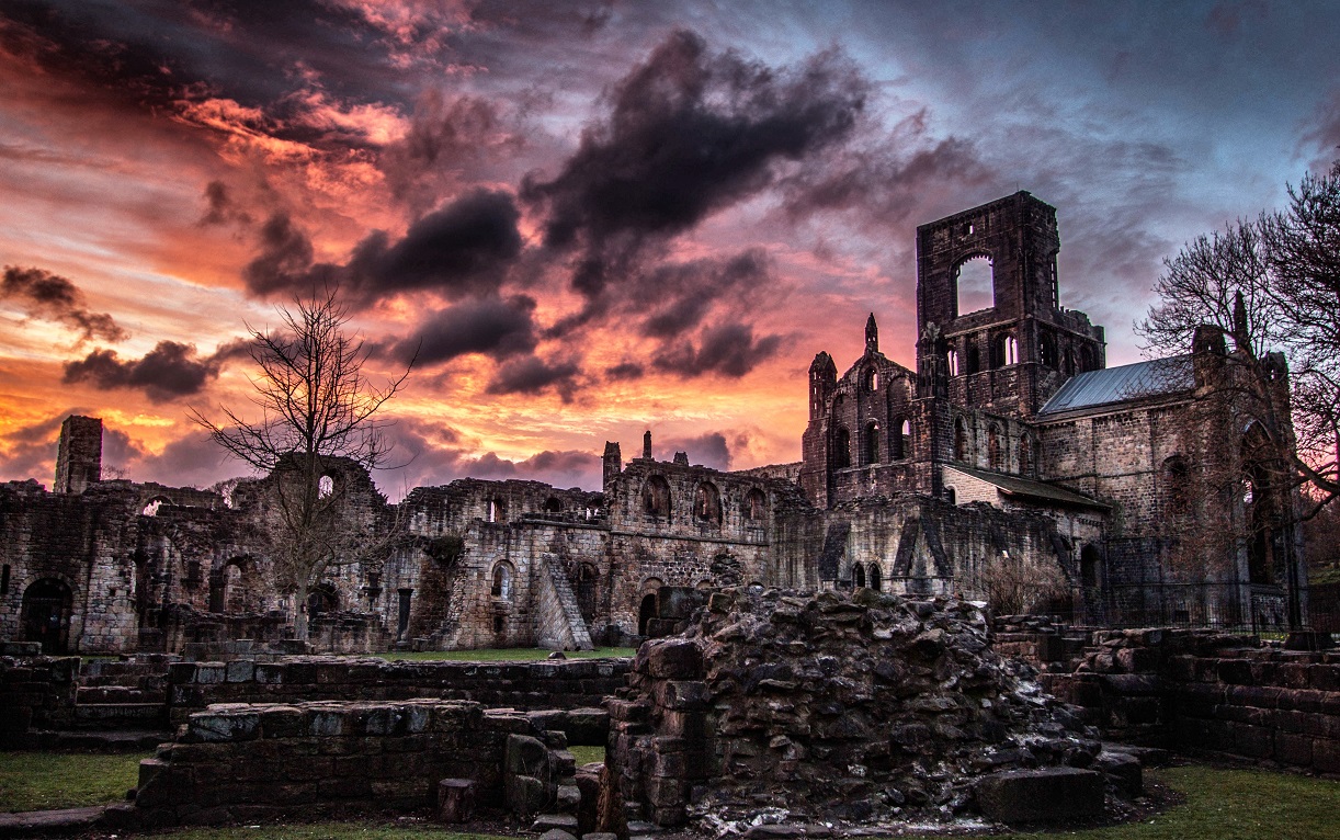 Kirkstall Abbey at sunset.jpg