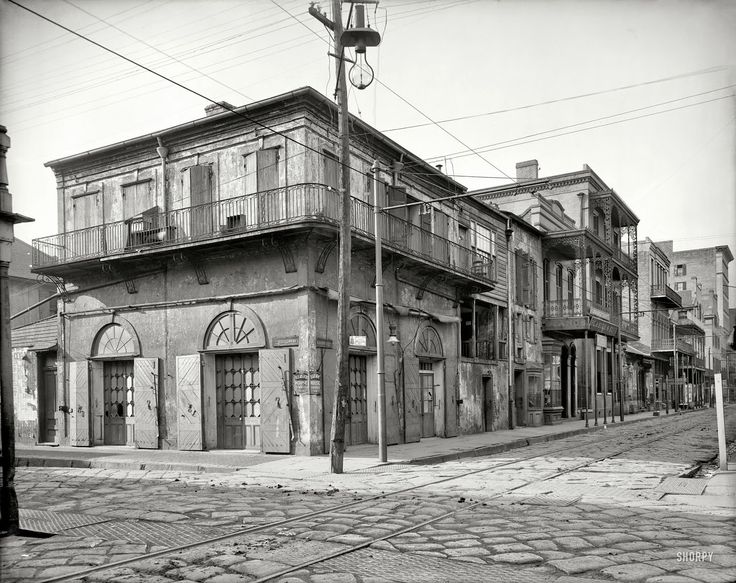 Old Absinthe house - corner of Bienville & Bourbon - 1903.jpg
