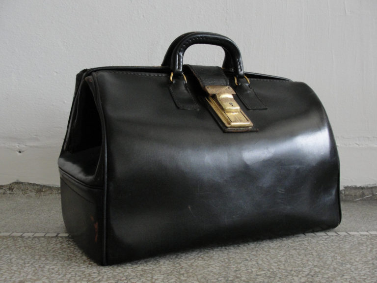 A-vintage-doctor-bag-768x576.jpg